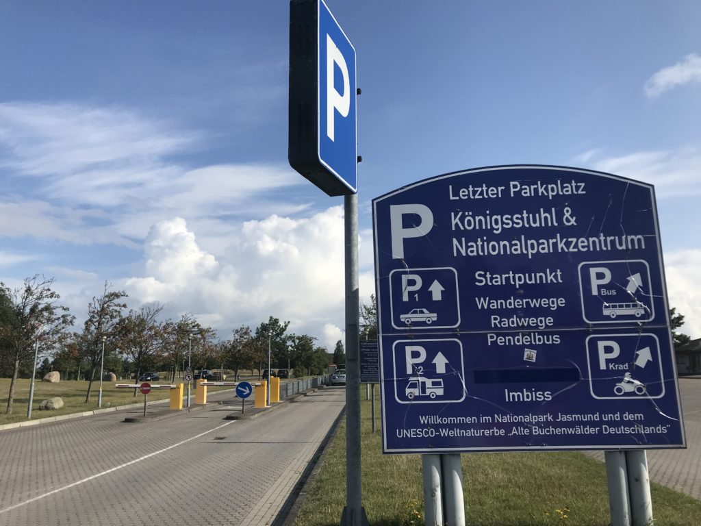 Wie weit ist es vom Parkplatz zum Königsstuhl?